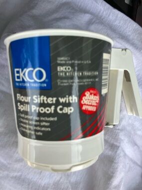 EKCO Flour Sifter with Spill Proof Cap - White vintage white plastic